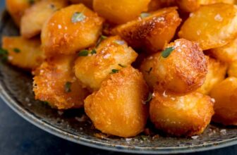 Crispy Roast Potatoes (Gloriously Crunchy!)
